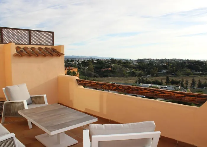 Atico Con Vista Al Mar Y Cerca Campos De Golf Estepona