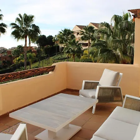 ático Con Vista Al Mar Y Cerca Campos De Golf Estepona