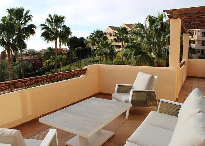 Atico Con Vista Al Mar Y Cerca Campos De Golf Estepona